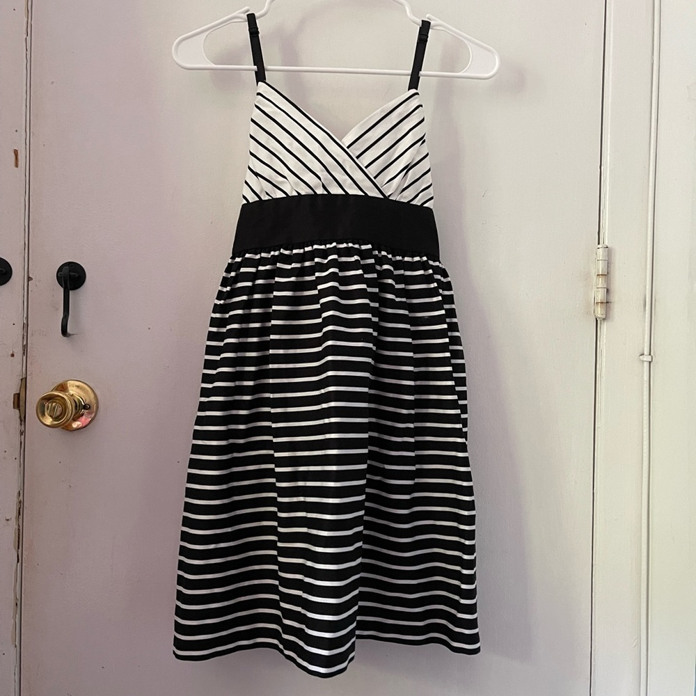 Girl’s dress with adjustable straps, size 8-10